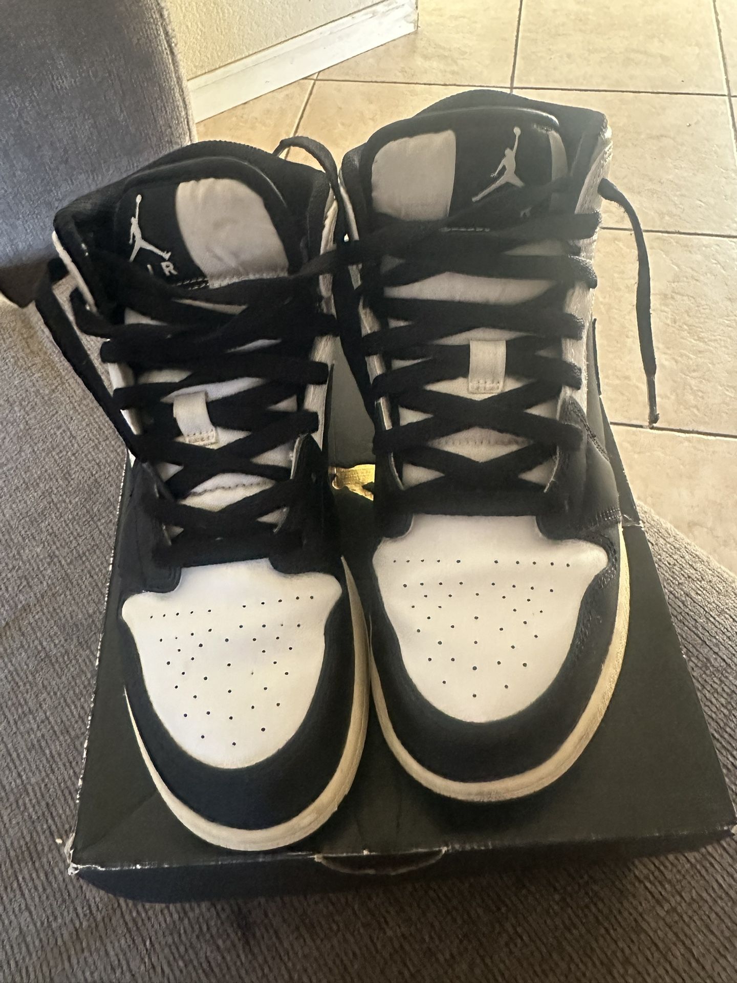 Air Jordan 1 Mid (GS) 6.5Y