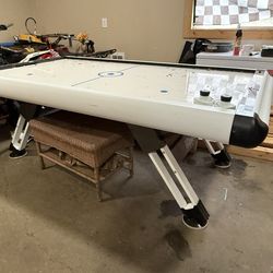 Air hockey table