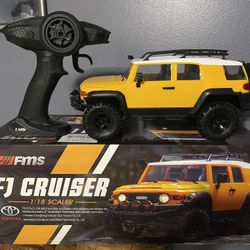 WOWRC FMS 1:18 TOYOTA FJ CRUISER Official RTR Remote Control Car RTR Vehicle Models with Intelligent Lighting 3-Ch 2.4GHz Transmitter 