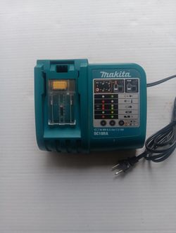 Makita DC18RA CHARGER. 