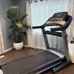 Comercial Nordic Track 1750 ifit treadmill 
