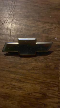 Chevy Colorado emblem