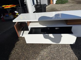 Brand new Modern White & Wood TV Stand / Entertainment Center