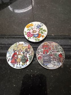 Vintage refrigerator magnets. Set of 3.