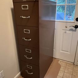 4-drawer filing cabinet 