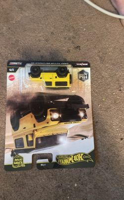 HIOT WHEELS PREMIUM LAND ROVER DEFENDER