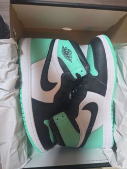 BRAND NEW AIR JORDAN RETRO 1 HIGH OG SIZE 11 ONLY LACED NEVER WORN PRISTINE