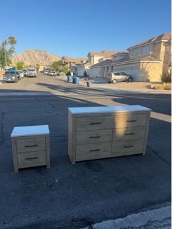 Dresser set