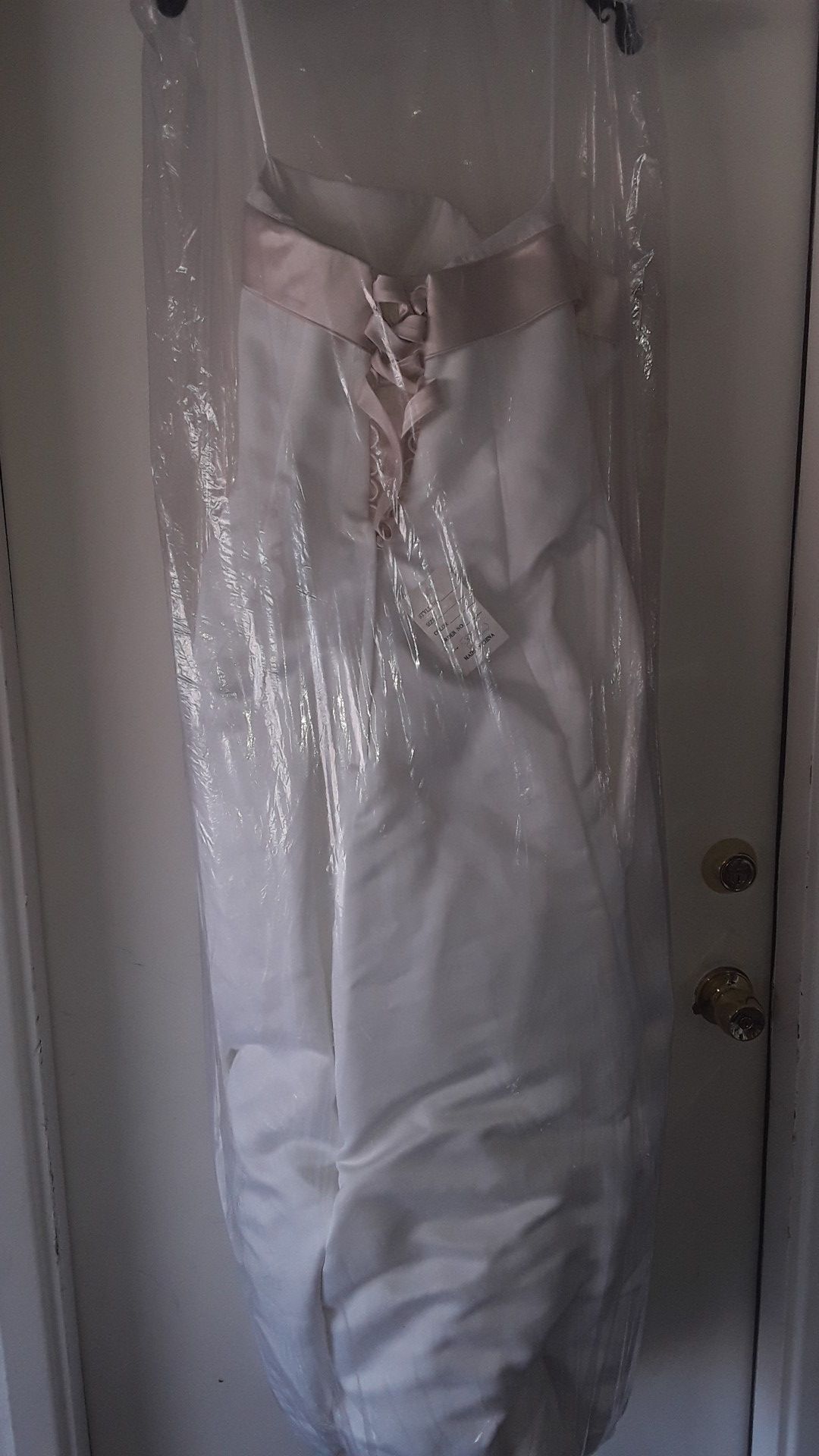 Da Vinci designer Wedding Gown size 16 ($100