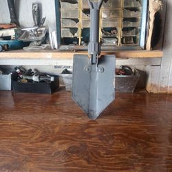 colemon fold uo  shovel 2foot tall