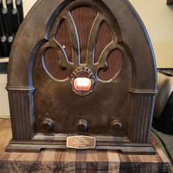 Windsor Ltd edition 1932 Antique Radio