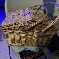 Picnic Basket With Set