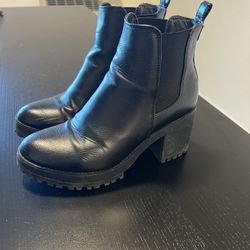 Nasty Gal Chelsea Boot - Size 7