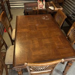 Dining Room Table & Chairs