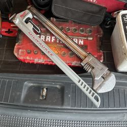 Pipe Wrench 