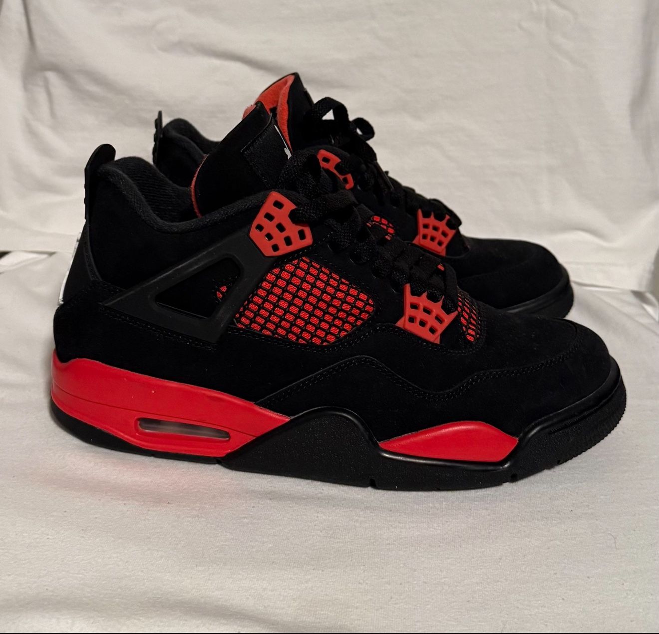 Jordan Thunder Red 4 Size 8.5 