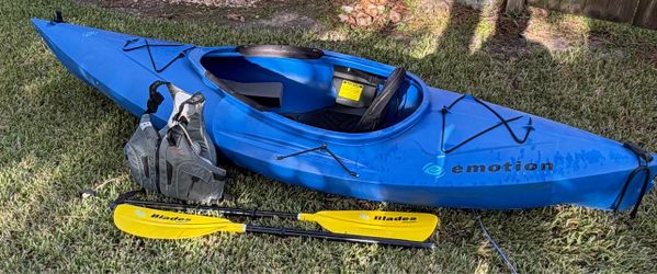 EMOTION KAYAK
