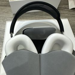 Brand New Apple Air pods Max 