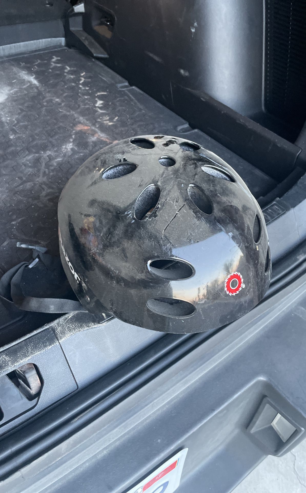Razor Helmet - Medium