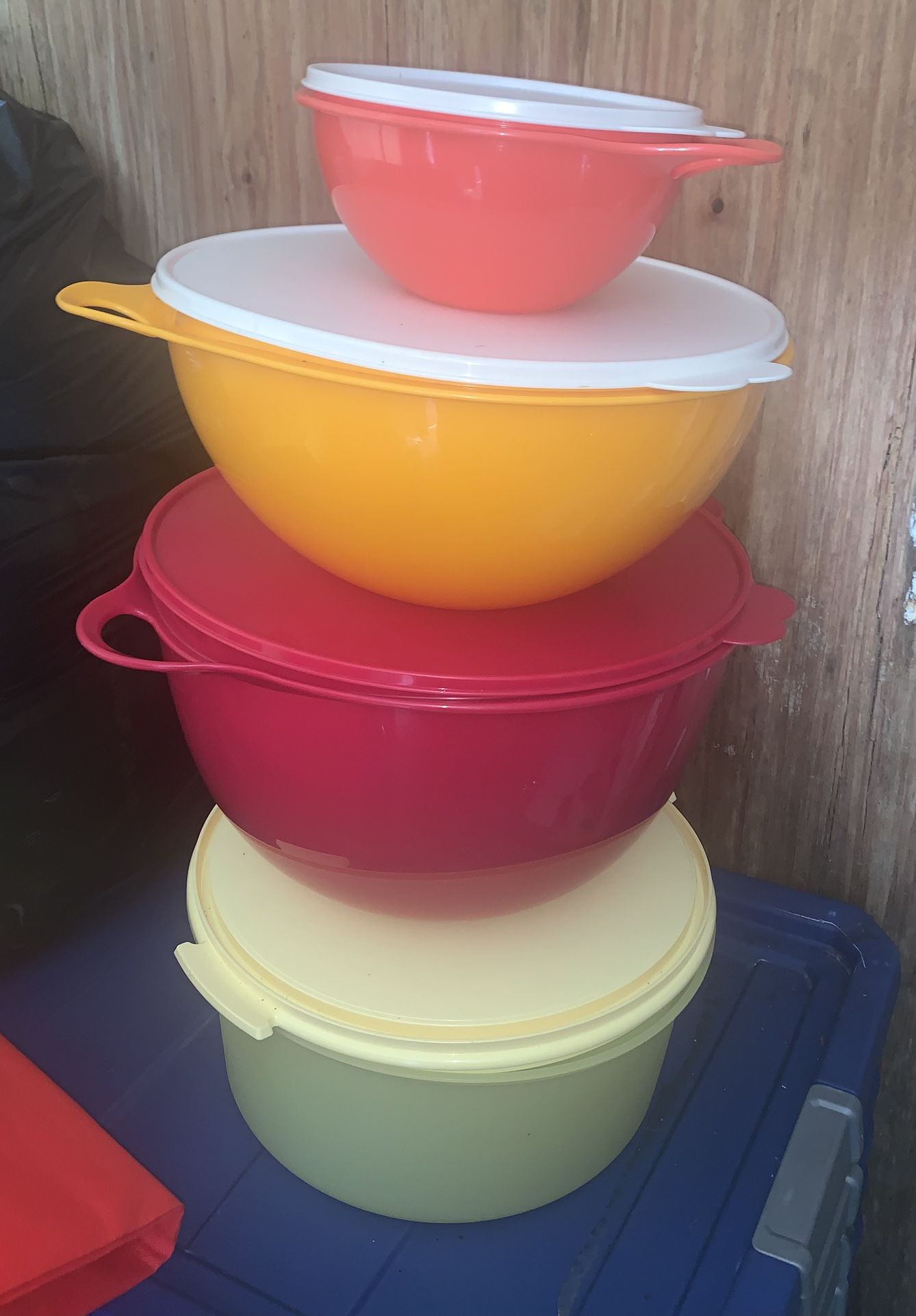 Tupperware set of 4 (Selling together/Vendo Todo Junto)
