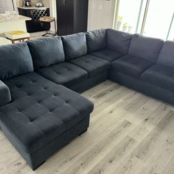 Sectional Couch W Pull Out Bed And Storage