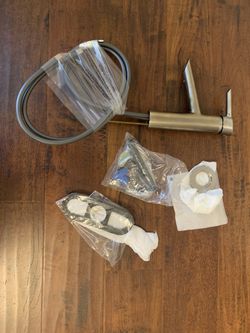 Delta bathroom faucet (NEW)