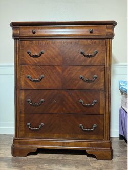 Traditional-style, cherry/mahogany finish dresser