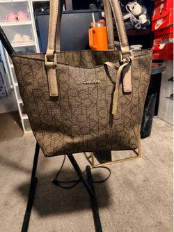 Calvin Klein tote medium size almost new