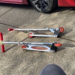 2 Children’s Razor Scooters 