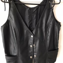 Ladies Black Leather Motorcycle Vest .