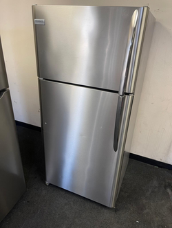 Deal: Frigidaire Stainless Top Mount Refrigerator – Glass Shelves