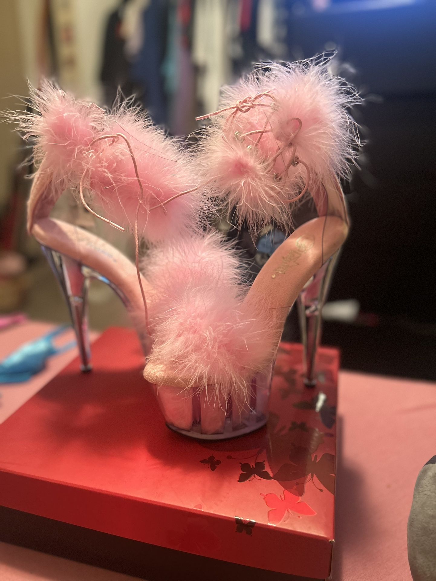 Never worn pink pleasers heels size:8