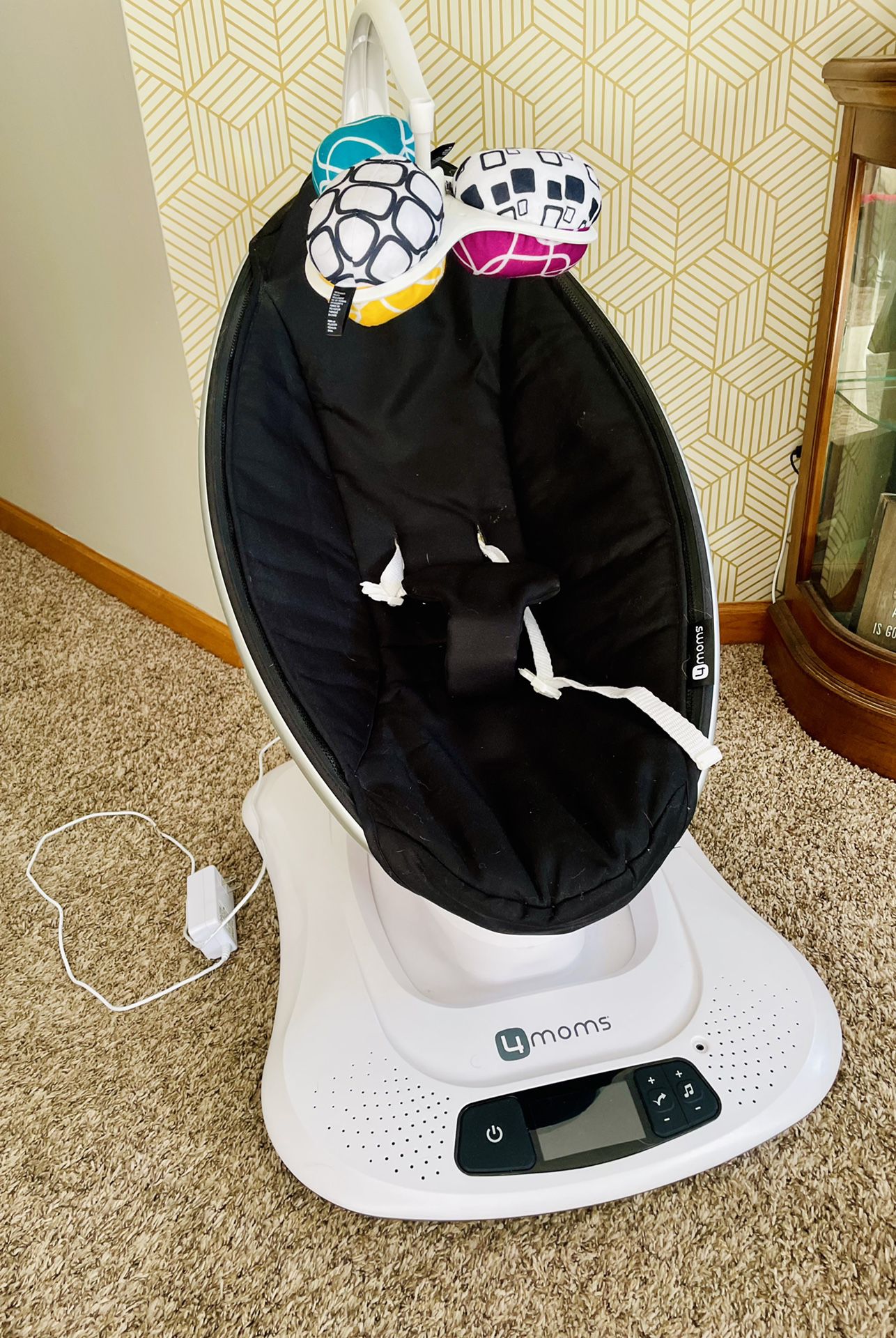 4Moms Mamaroo Baby Swing - Barely Used (Firm On Price)