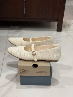 New Skechers Cleo's Cleo Snip - Soft Promise Flats in Off White - Size 6.5