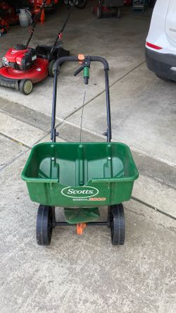 with extra large tub. It’s got a chip out the top of the tub, but it won’t hurt nothing. Scott speedy green 3000 with extra large tub. It’s got a chip