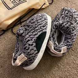 Yeezy Turtle Doves Slippers