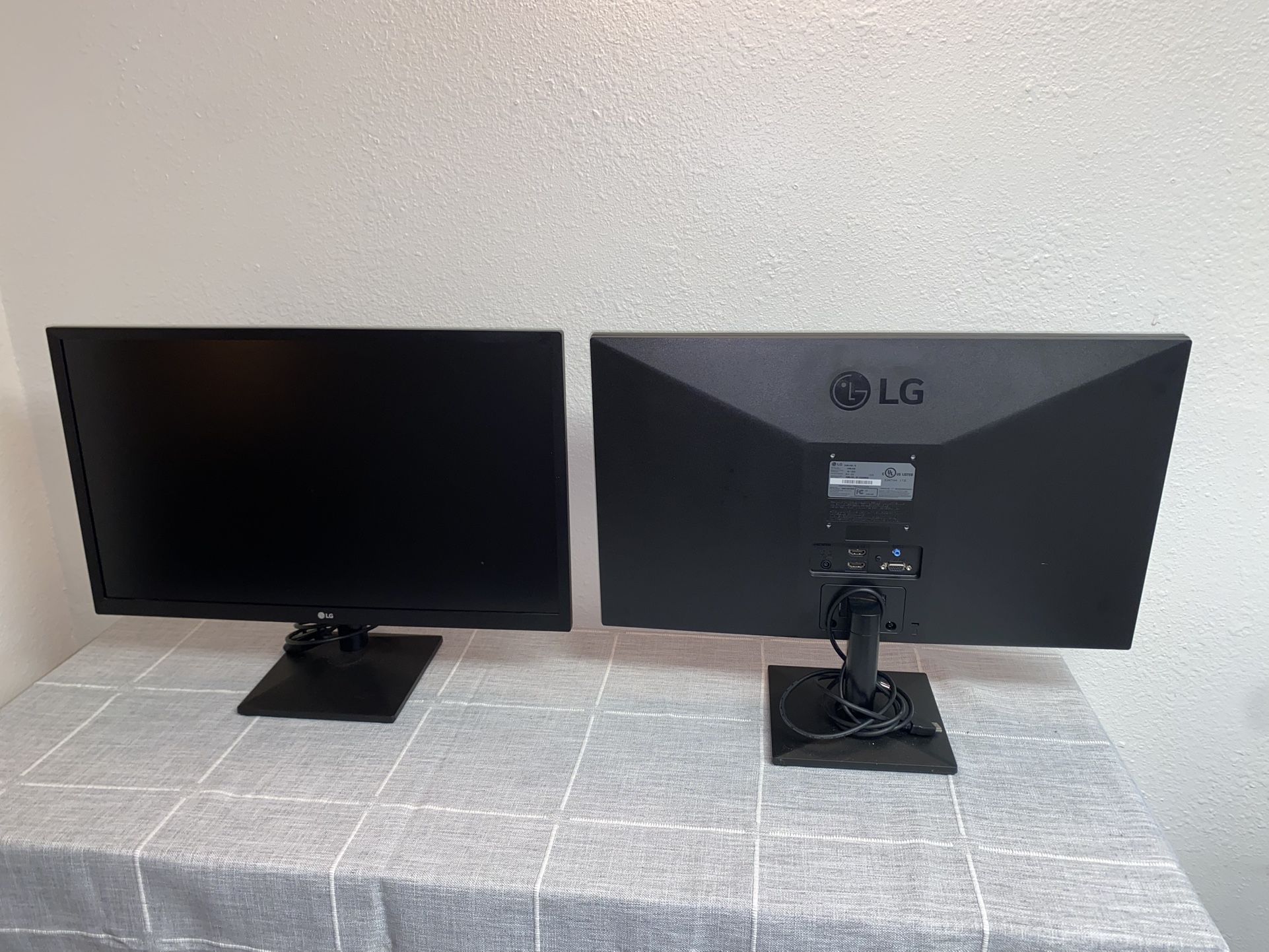 LG 24MP450-B Monitor 24" Full HD (1920 x 1080) IPS Display m- Two Monitors