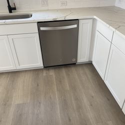 Never Used Whirlpool Dishwasher 