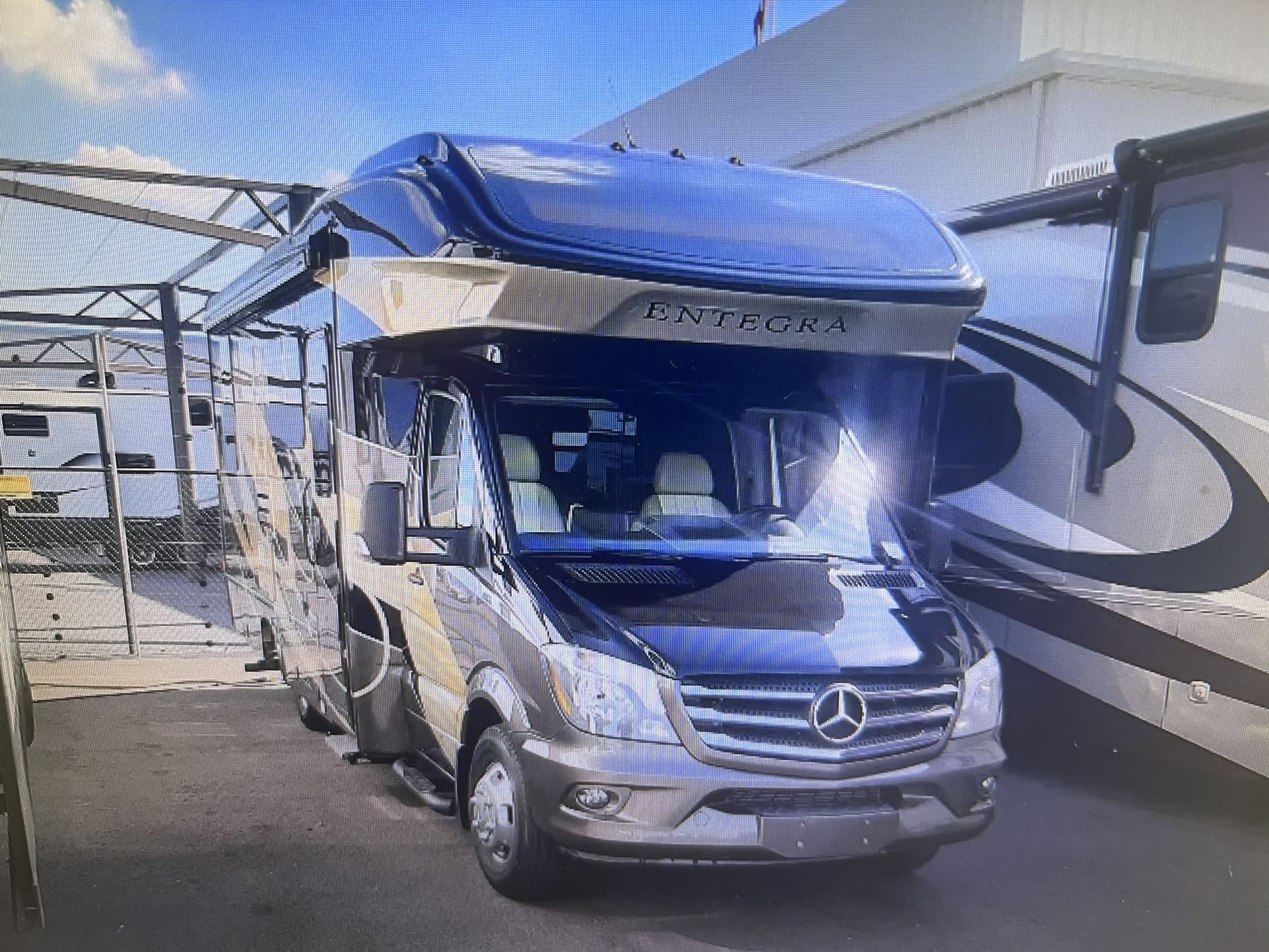 2019 QWEST 24L (10,000 Miles)