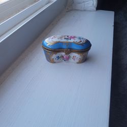 Please Read The Description. Hand Made Porcelain Tricket Box. "France"