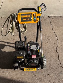DEWALT 3600 PSI 2.5 GPM Gas Pressure Washer with Honda GX200 Engine, Heavy-Duty Commercial Cold Water Power Cleaner