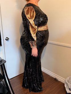 Black & Gold Sequin Mermaid Gown — 24-26