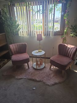 2 velvet chairs and table stand with lamp
