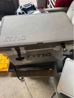 RTIC 32 lightweight cooler