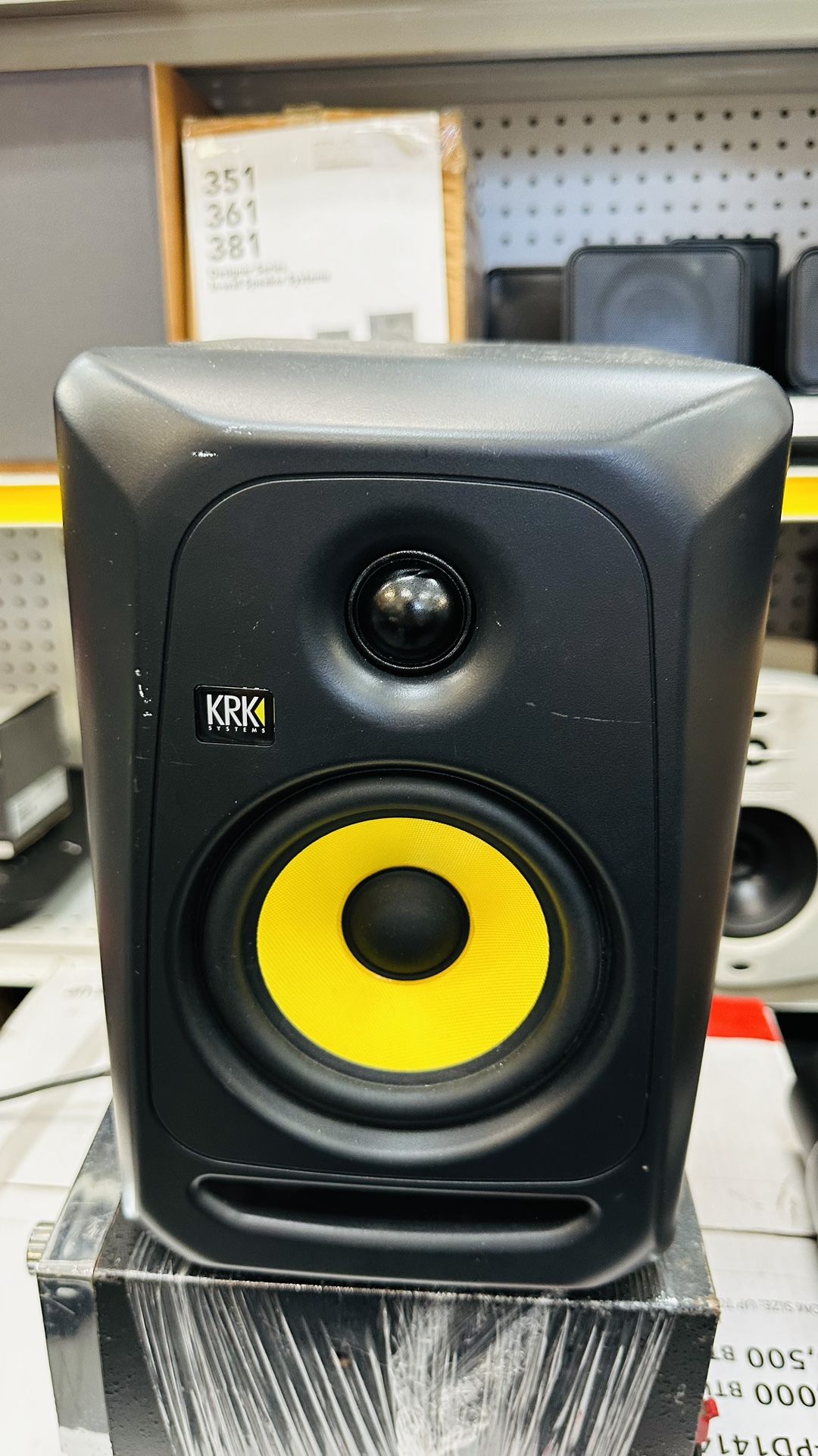 KRK Classic 5 Professional Bi-Amp 5 -Inch Powered Studio Monitor  Speaker