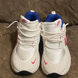 NIKE Women's Air Max Verona W Sneaker