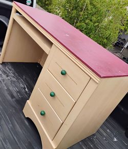 Free desk