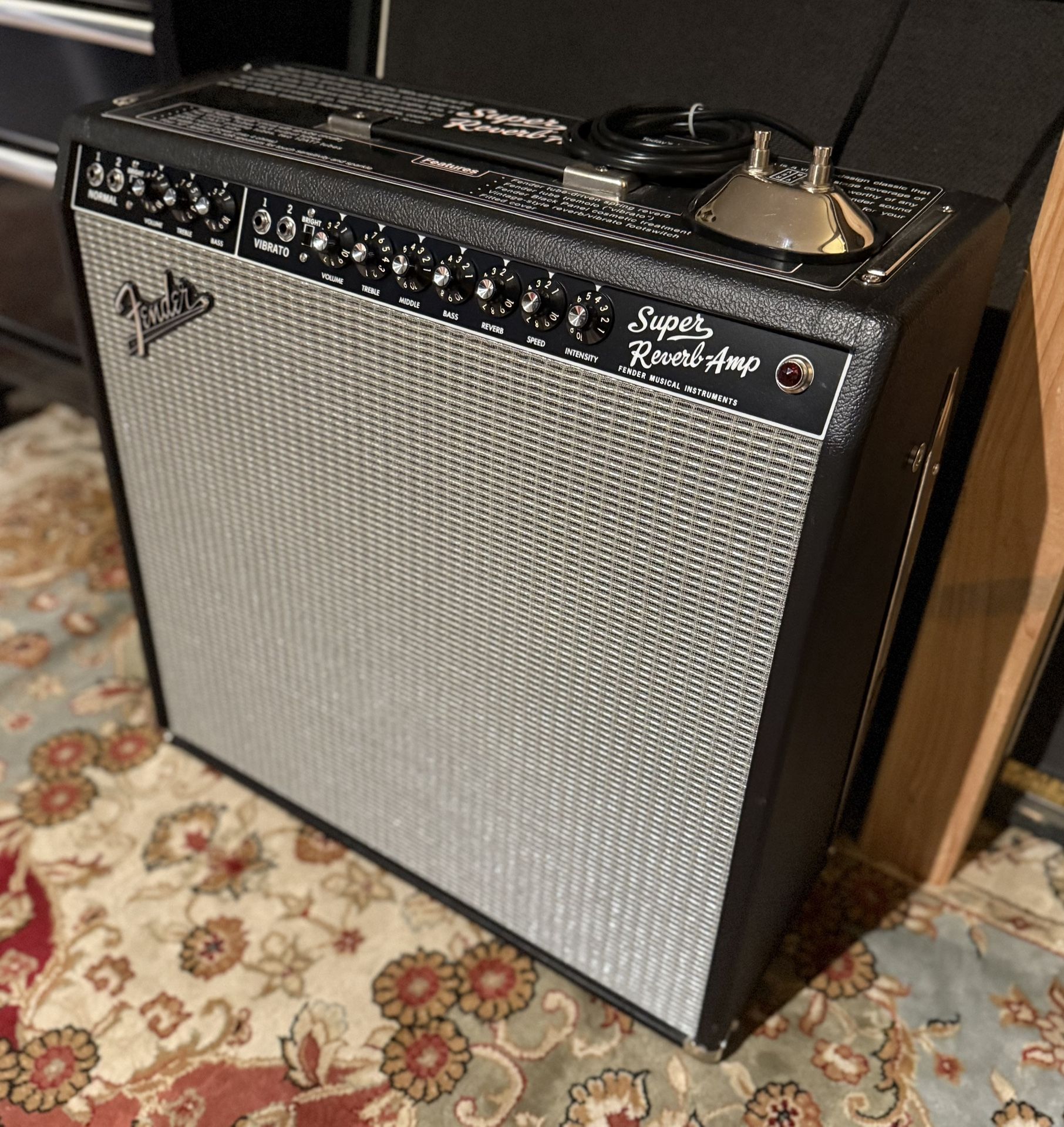 Fender '65 Super Reverb Reissue 45-Watt 4x10" Guitar Combo