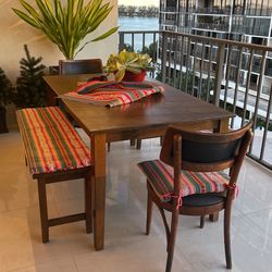 MESA DE MADERA CON DOS BANCOS