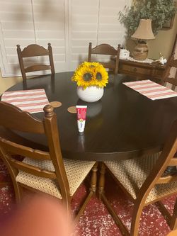 oversized dining table & chairs